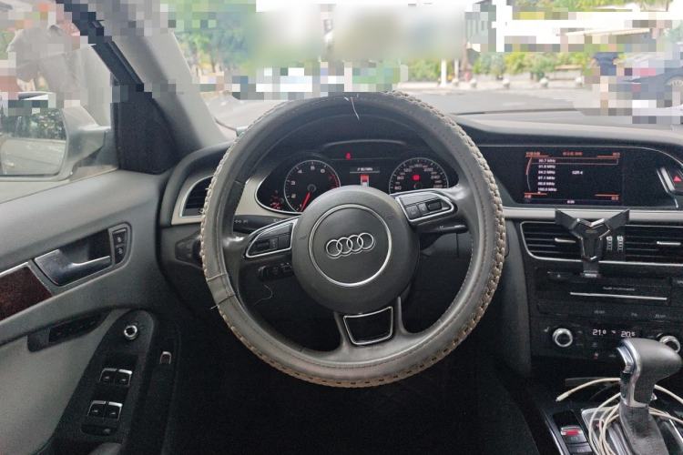 Used Audi A4L 2013 35 TFSI Automatic Technology Edition Steering Wheel