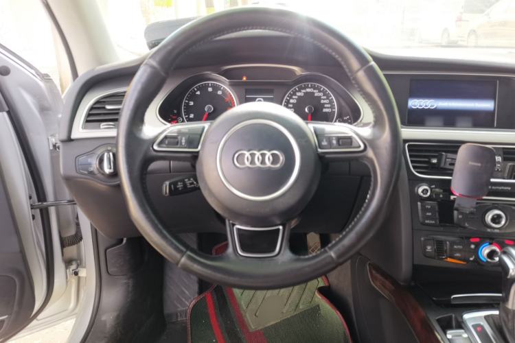 Used Audi A4L 2013 35 TFSI Automatic Standard Model Steering Wheel