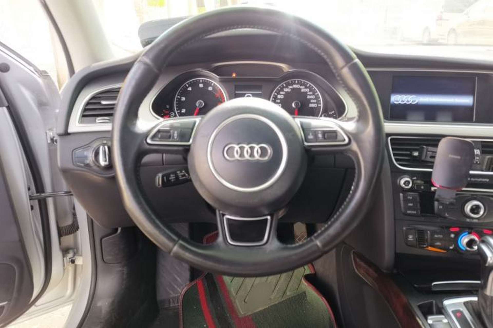 Used Audi A4L 2013 35 TFSI Automatic Standard Model Steering Wheel