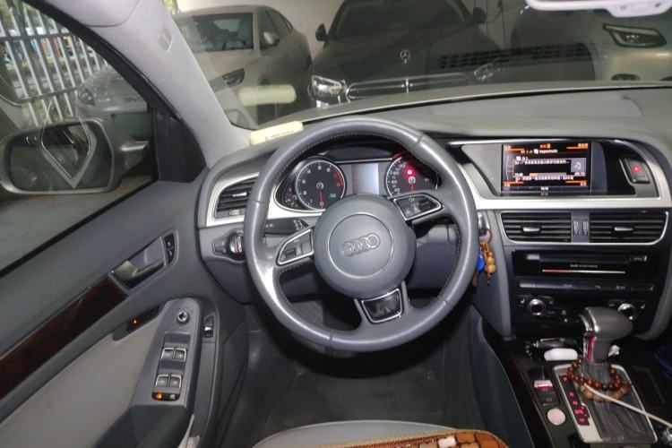Used Audi A4L 2013 35 TFSI Automatic Technology Edition Steering Wheel