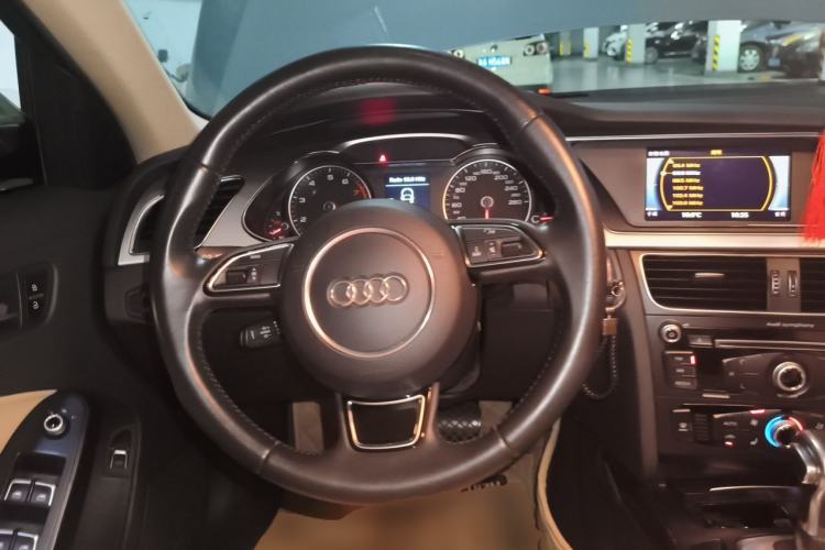 Used Audi A4L 2013 35 TFSI Automatic Comfort Model Steering Wheel