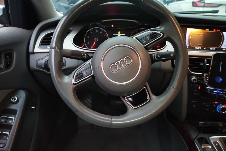 Used Audi A4L 2013 35 TFSI Automatic Comfort Model Steering Wheel