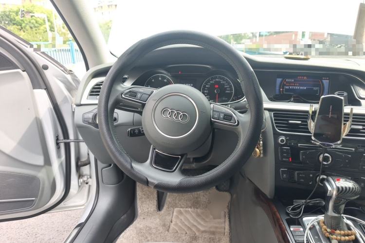 Used Audi A4L 2013 35 TFSI Automatic Comfort Model Steering Wheel