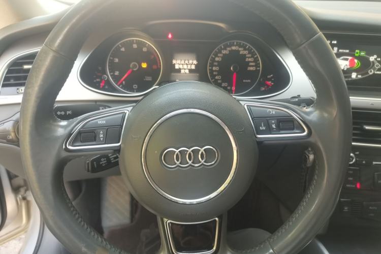 Used Audi A4L 2013 35 TFSI Automatic Standard Model Steering Wheel