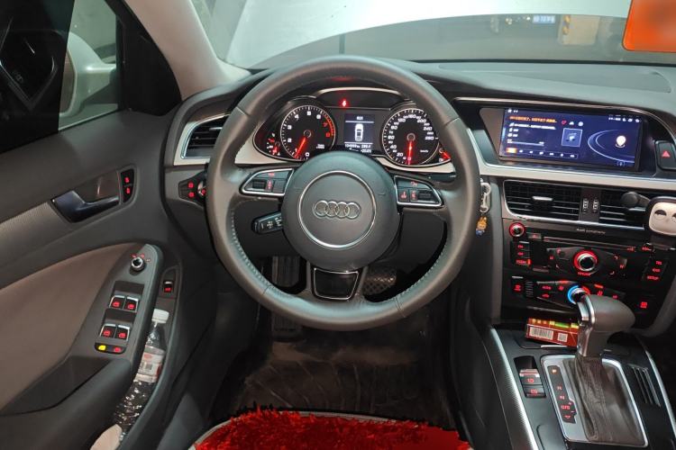 Used Audi A4L 2013 35 TFSI Automatic Standard Model Steering Wheel