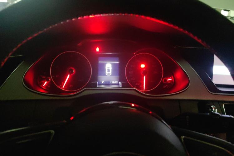 Used Audi A4L 2013 35 TFSI Automatic Standard Model Steering Wheel