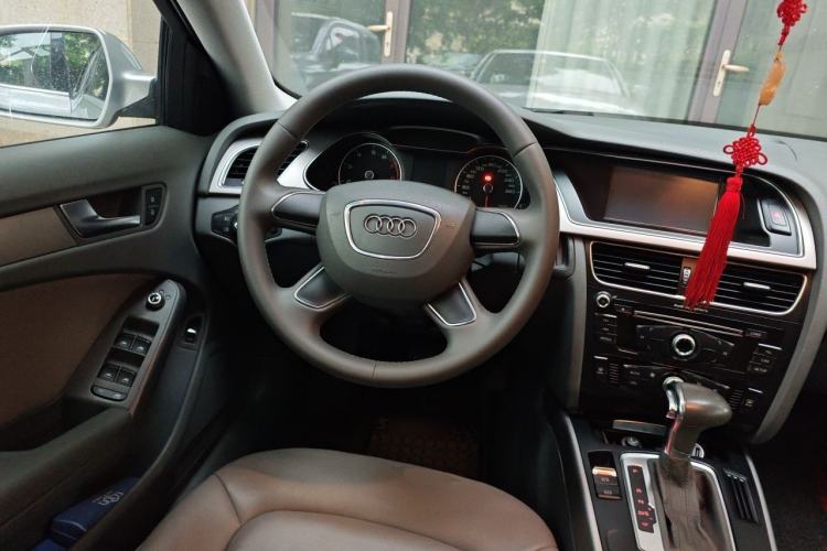 Used Audi A4L 2013 30 TFSI Automatic Comfort Model Steering Wheel
