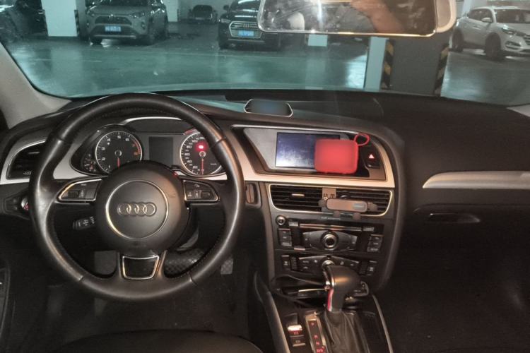 Used Audi A4L 2013 35 TFSI Automatic Standard Model Steering Wheel