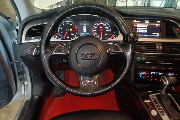Used Audi A4L 2013 35 TFSI Automatic Technology Edition Steering Wheel
