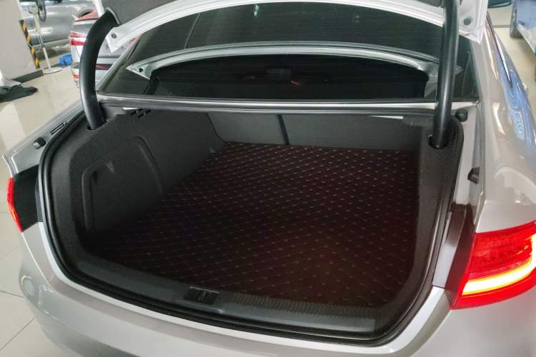 Used Audi A4L 2013 35 TFSI Automatic Comfort Model Trunk