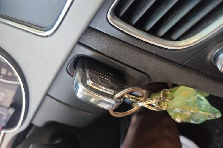 Used Audi A4L 2013 35 TFSI Automatic Standard Model Vehicle Key