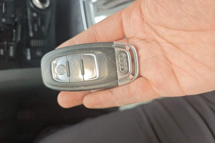 Used Audi A4L 2013 35 TFSI Automatic Standard Model Vehicle Key