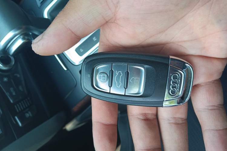 Used Audi A4L 2013 35 TFSI Automatic Standard Model Vehicle Key