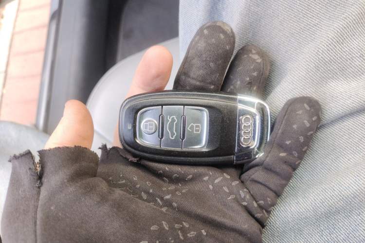 Used Audi A4L 2013 35 TFSI Automatic Standard Model Vehicle Key