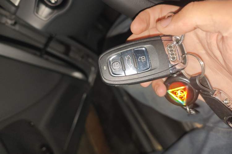 Used Audi A4L 2013 35 TFSI Automatic Standard Model Vehicle Key