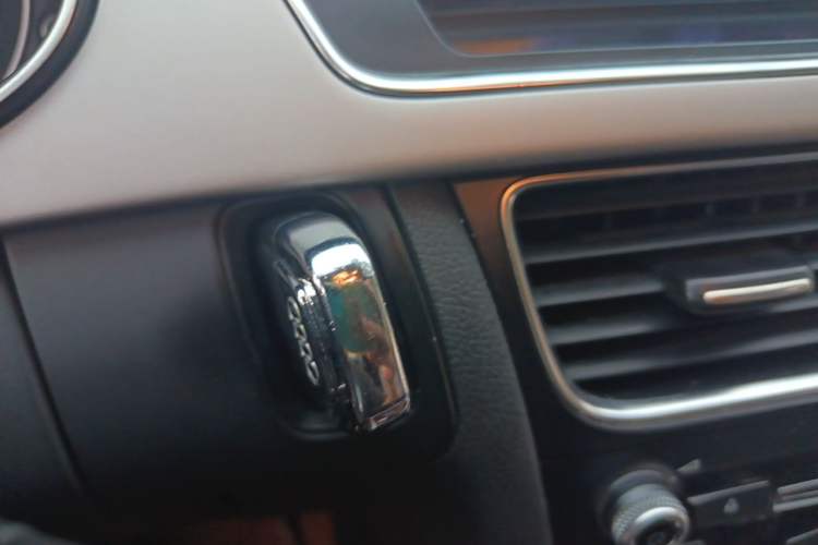 Used Audi A4L 2013 35 TFSI Automatic Standard Model Vehicle Key