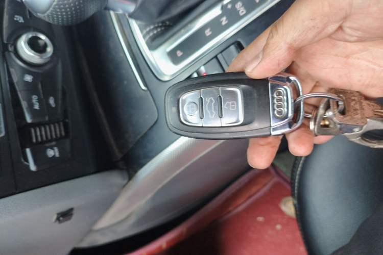 Used Audi A4L 2013 35 TFSI Automatic Standard Model Vehicle Key