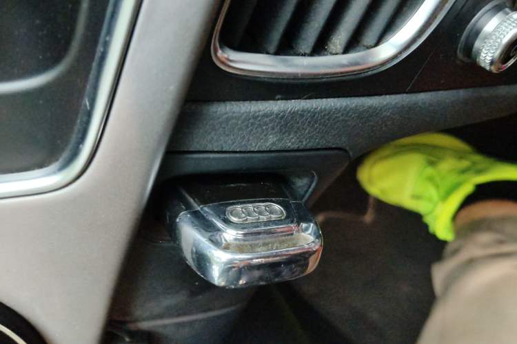 Used Audi A4L 2013 35 TFSI Automatic Standard Model Vehicle Key
