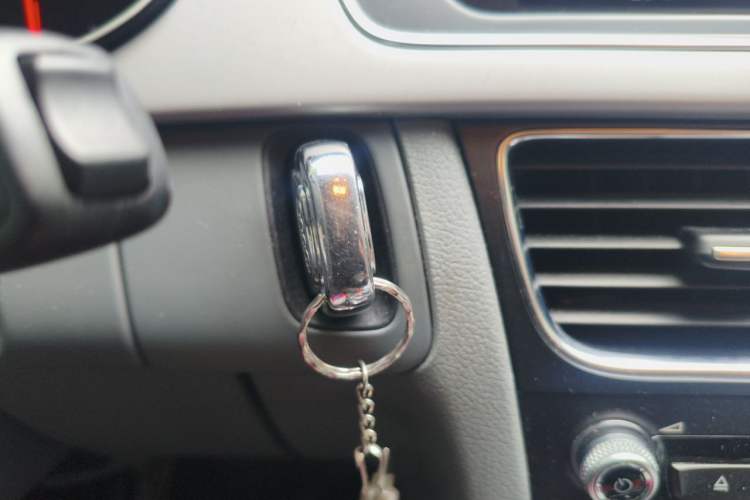 Used Audi A4L 2013 35 TFSI Automatic Standard Model Vehicle Key