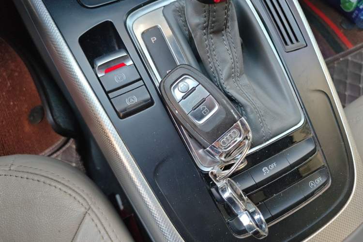Used Audi A4L 2013 35 TFSI Automatic Standard Model Vehicle Key