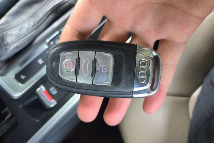 Used Audi A4L 2013 35 TFSI Automatic Standard Model Vehicle Key
