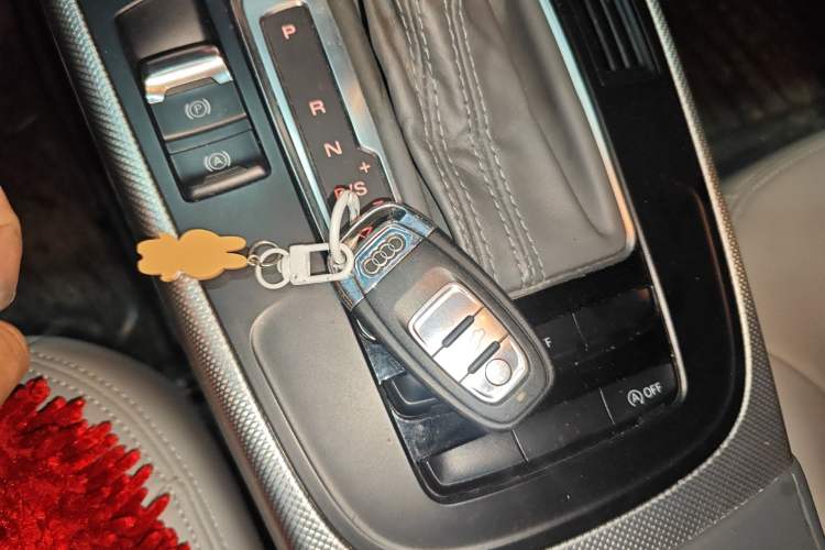 Used Audi A4L 2013 35 TFSI Automatic Standard Model Vehicle Key