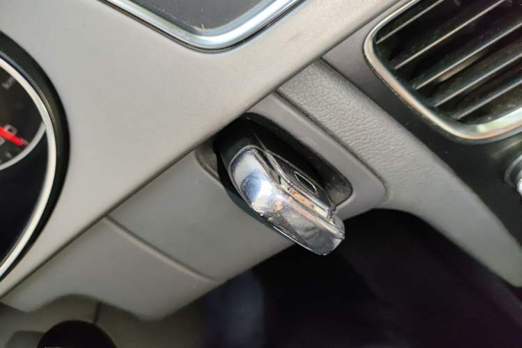 Used Audi A4L 2013 35 TFSI Automatic Standard Model Vehicle Key