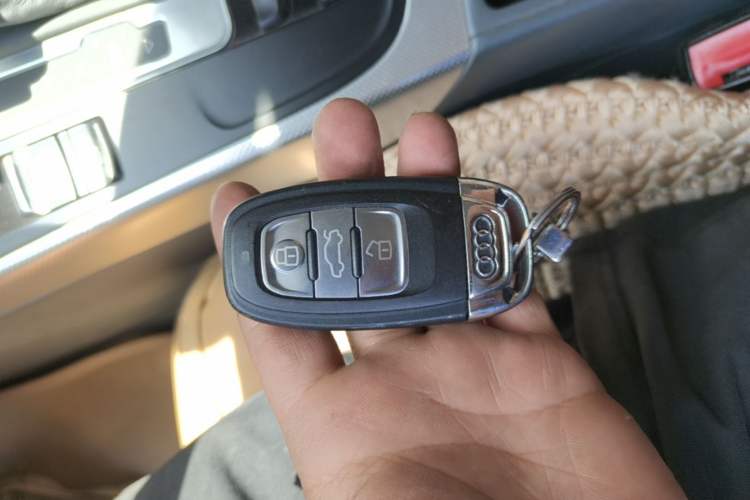 Used Audi A4L 2013 35 TFSI Automatic Standard Model Vehicle Key