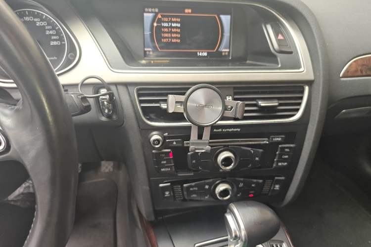 Used Audi A4L 2013 35 TFSI Automatic Comfort Model Audio And AC Panel