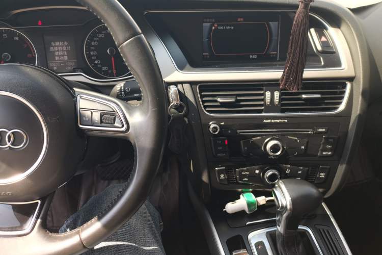 Used Audi A4L 2013 35 TFSI Automatic Standard Model Audio And AC Panel