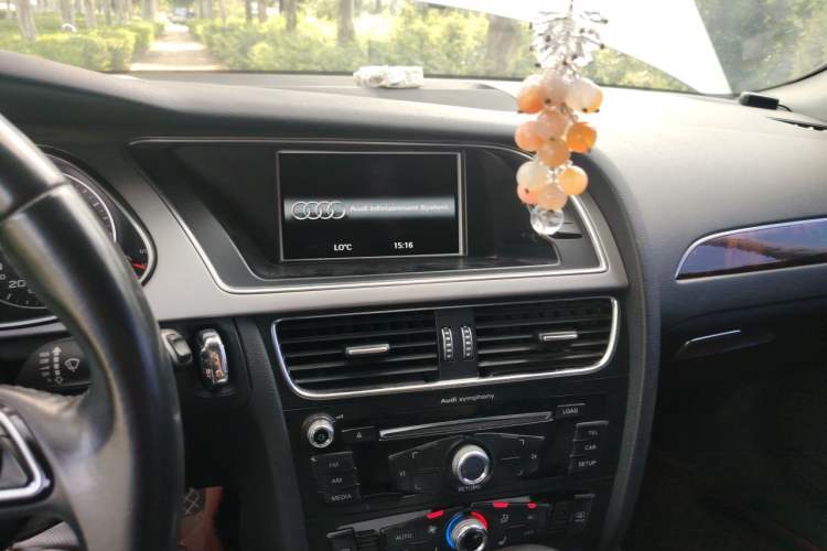Used Audi A4L 2013 35 TFSI Automatic Comfort Model Audio And AC Panel