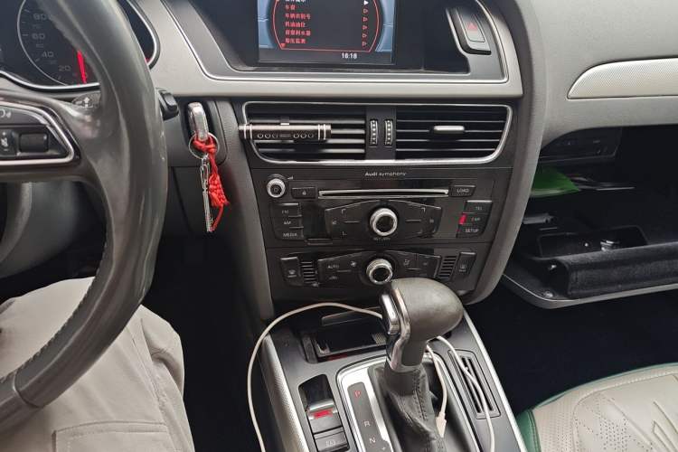 Used Audi A4L 2013 35 TFSI Automatic Standard Model Audio And AC Panel