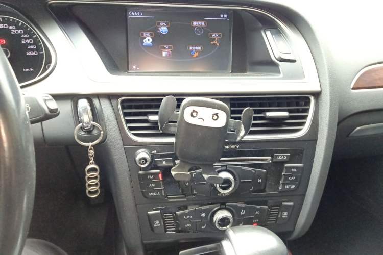 Used Audi A4L 2013 35 TFSI Automatic Comfort Model Audio And AC Panel