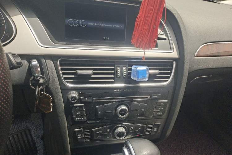 Used Audi A4L 2013 35 TFSI Automatic Standard Model Audio And AC Panel