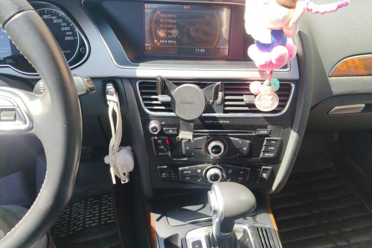 Used Audi A4L 2013 35 TFSI Automatic Comfort Model Audio And AC Panel