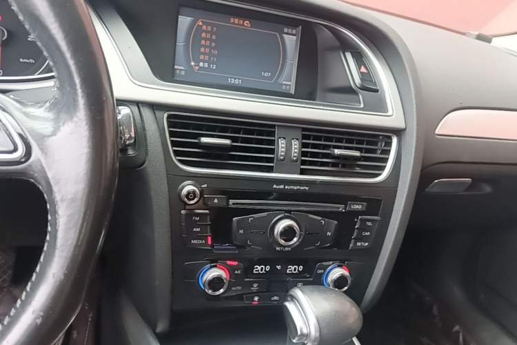 Used Audi A4L 2013 35 TFSI Automatic Standard Model Audio And AC Panel