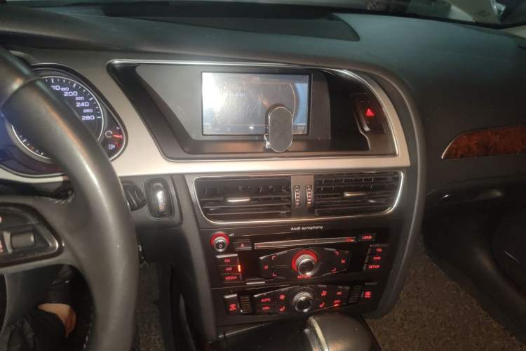 Used Audi A4L 2013 35 TFSI Automatic Comfort Model Audio And AC Panel