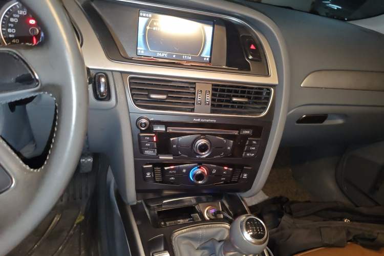Used Audi A4L 2013 30 TFSI Manual Comfort Model Audio And AC Panel
