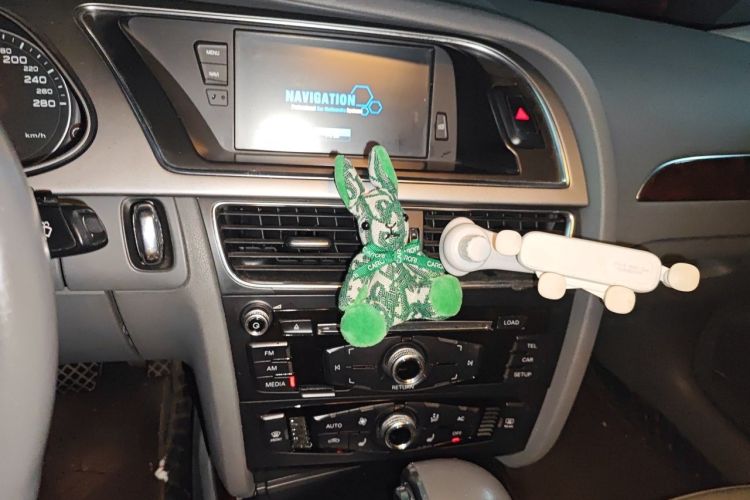 Used Audi A4L 2013 35 TFSI Automatic Standard Model Audio And AC Panel