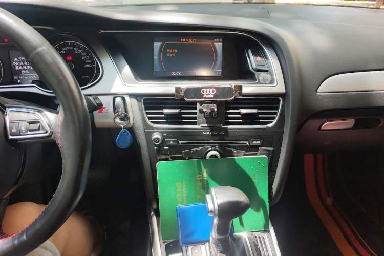 Used Audi A4L 2013 35 TFSI Automatic Standard Model Audio And AC Panel