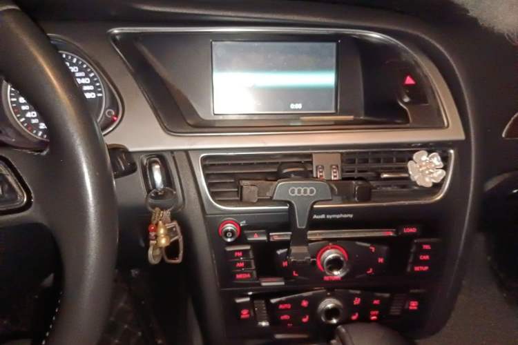 Used Audi A4L 2013 35 TFSI Automatic Standard Model Audio And AC Panel