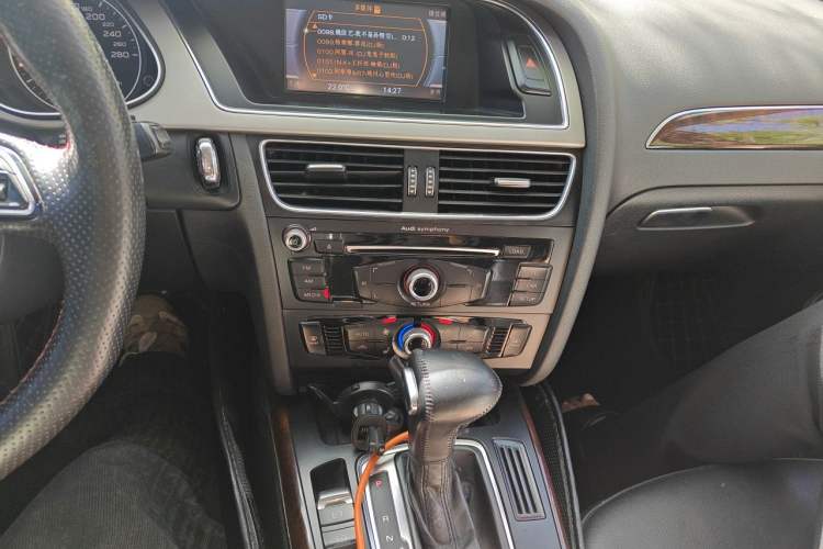 Used Audi A4L 2013 35 TFSI Automatic Comfort Model Audio And AC Panel