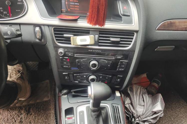 Used Audi A4L 2013 35 TFSI Automatic Comfort Model Audio And AC Panel