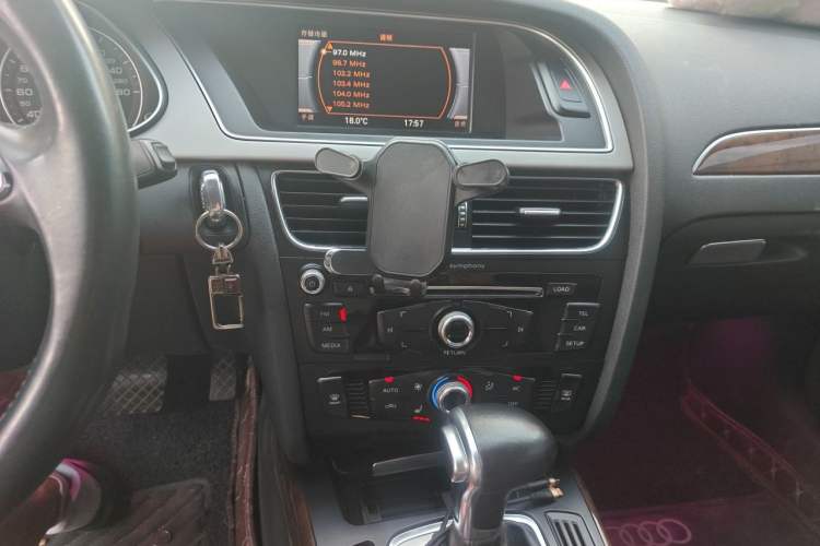 Used Audi A4L 2013 35 TFSI Automatic Comfort Model Audio And AC Panel