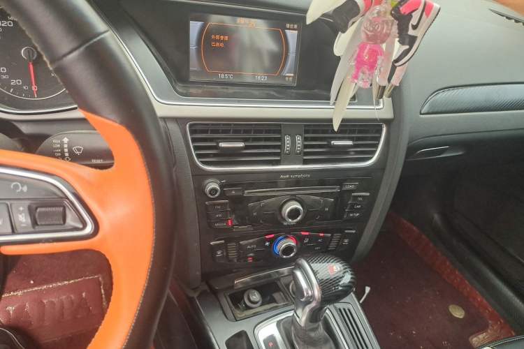 Used Audi A4L 2013 35 TFSI Automatic Standard Model Audio And AC Panel