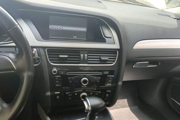 Used Audi A4L 2013 30 TFSI Automatic Comfort Model Audio And AC Panel