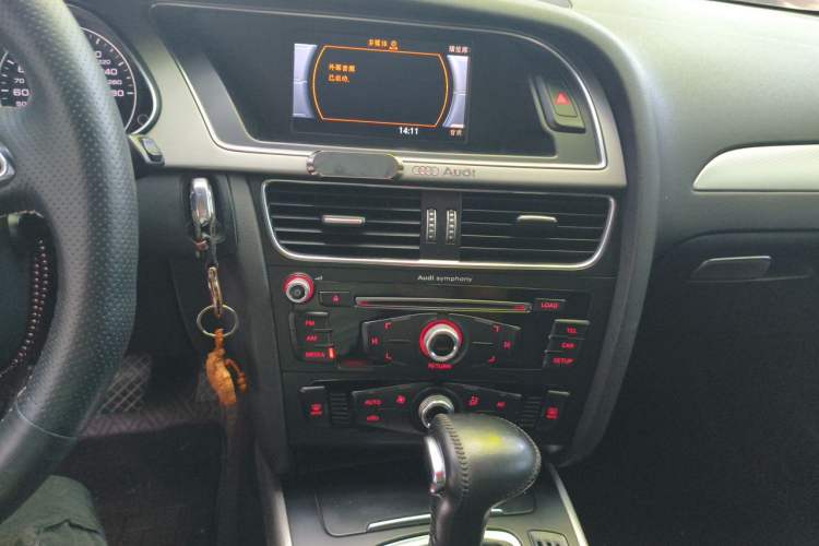 Used Audi A4L 2013 35 TFSI Automatic Standard Model Audio And AC Panel