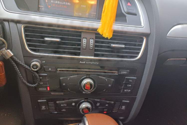 Used Audi A4L 2013 35 TFSI Automatic Standard Model Audio And AC Panel