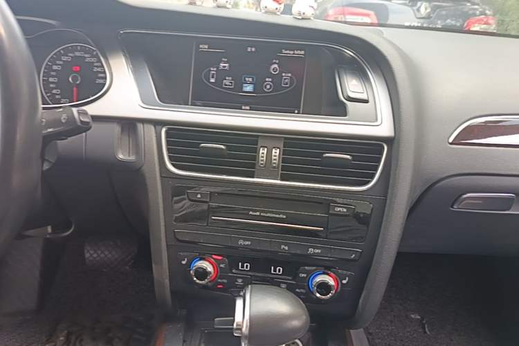 Used Audi A4L 2013 35 TFSI Automatic Technology Edition Audio And AC Panel