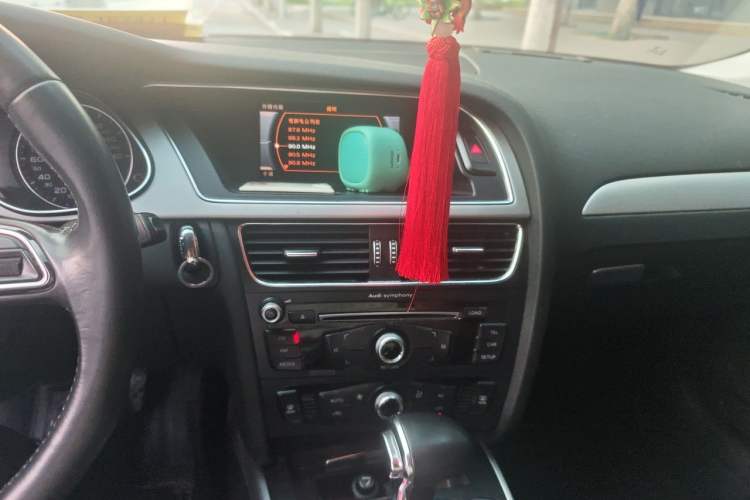 Used Audi A4L 2013 35 TFSI Automatic Standard Model Audio And AC Panel